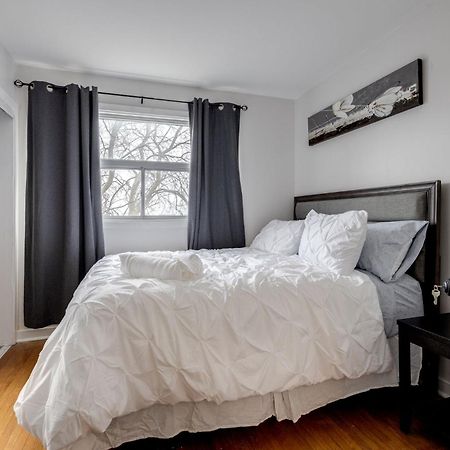 Eglinton West Guest Suite تورونتو المظهر الخارجي الصورة